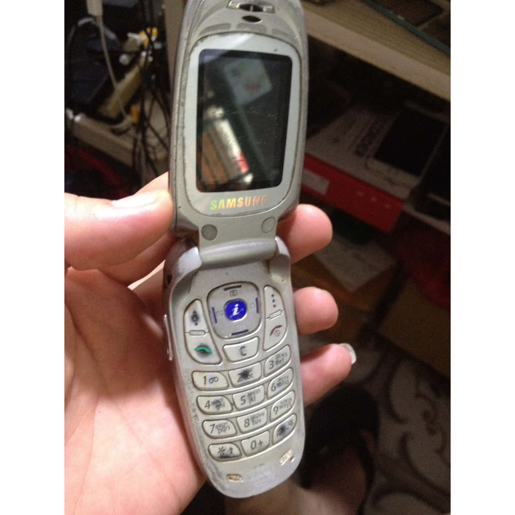 Xác SAMSUNG X640 không bin, không rõ tình trạng, bán xác anh em hên xui, hoặc lụm linh kiện , làm gì làm