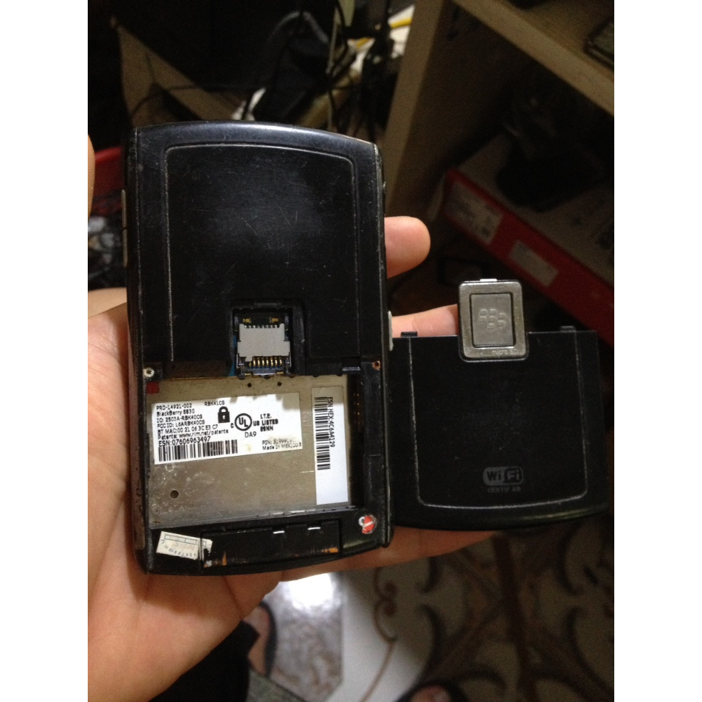 Cặp Xác BlackBerry ,8830 cắm sạc báo như hình, có nắp - 8820 không thấy lên, không nắp