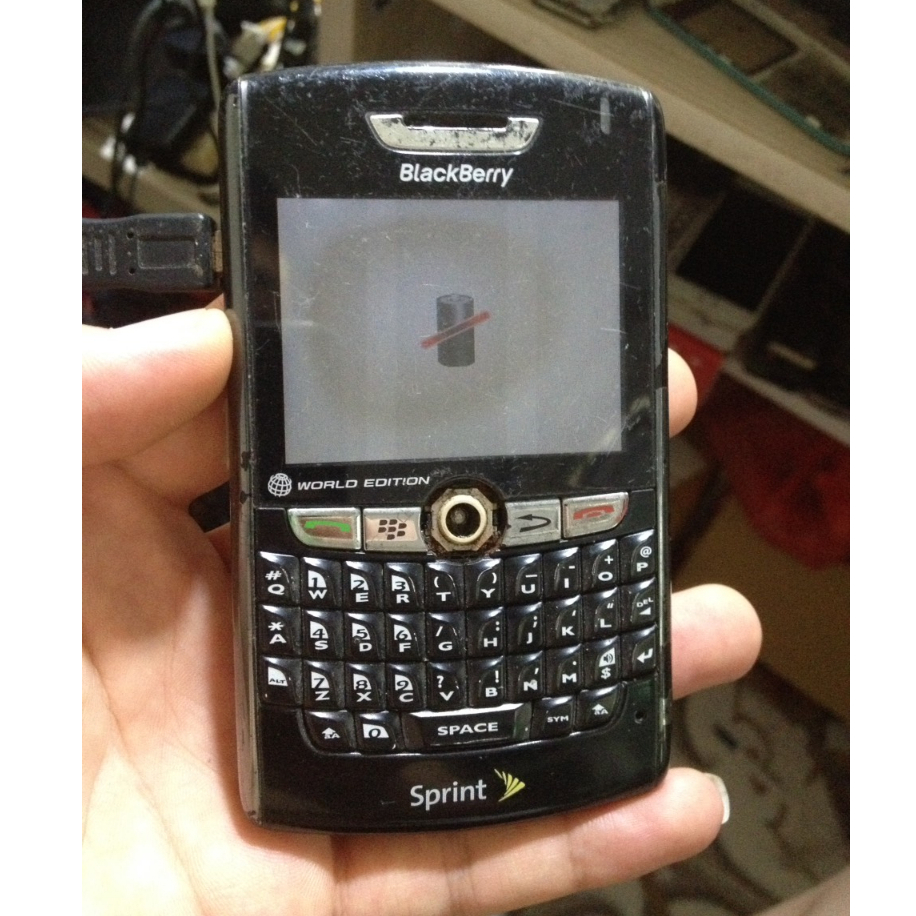 Cặp Xác BlackBerry ,8830 cắm sạc báo như hình, có nắp - 8820 không thấy lên, không nắp