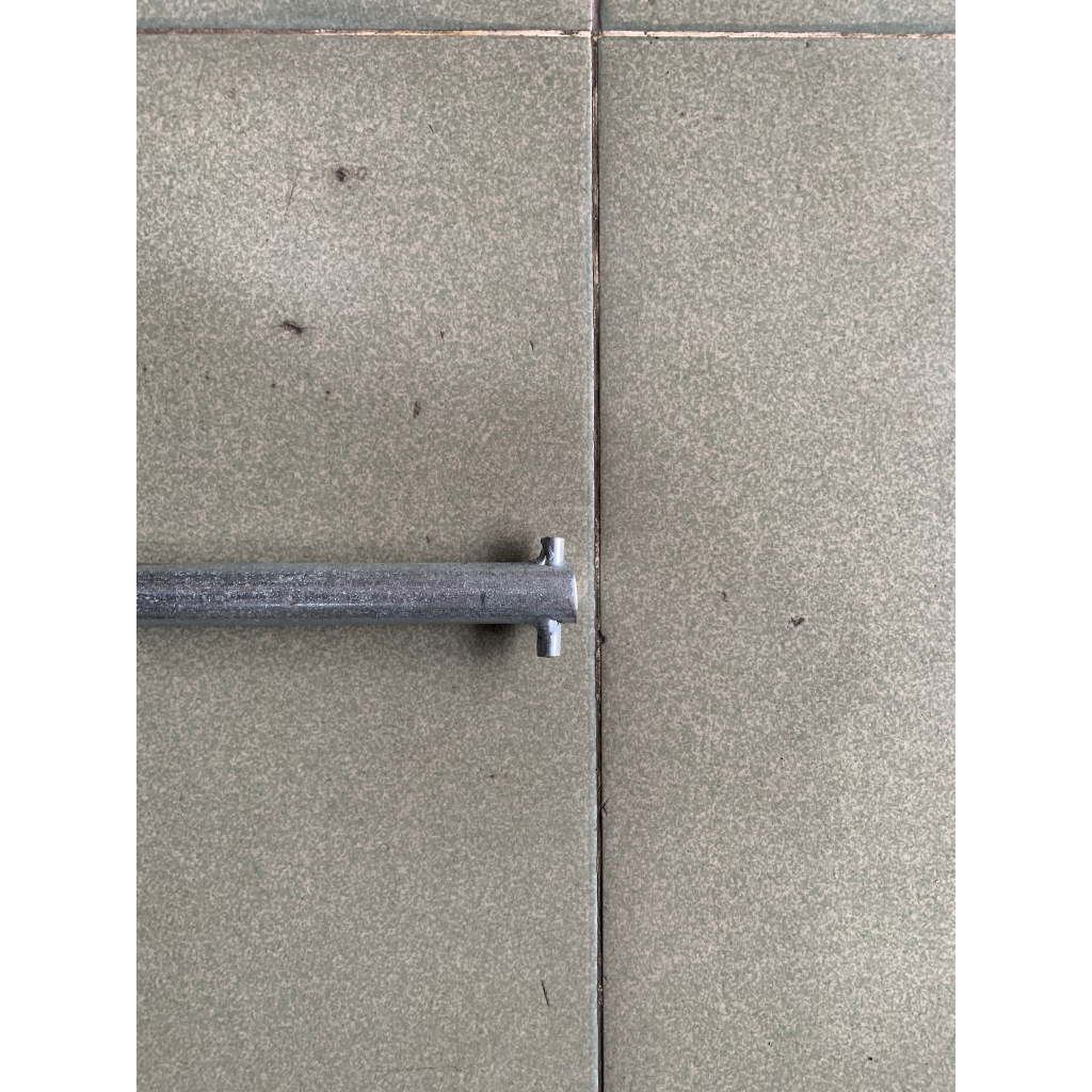 Tay quay lốp, Bánh xe dự phòng Sơ Cua sau xe loại dài.