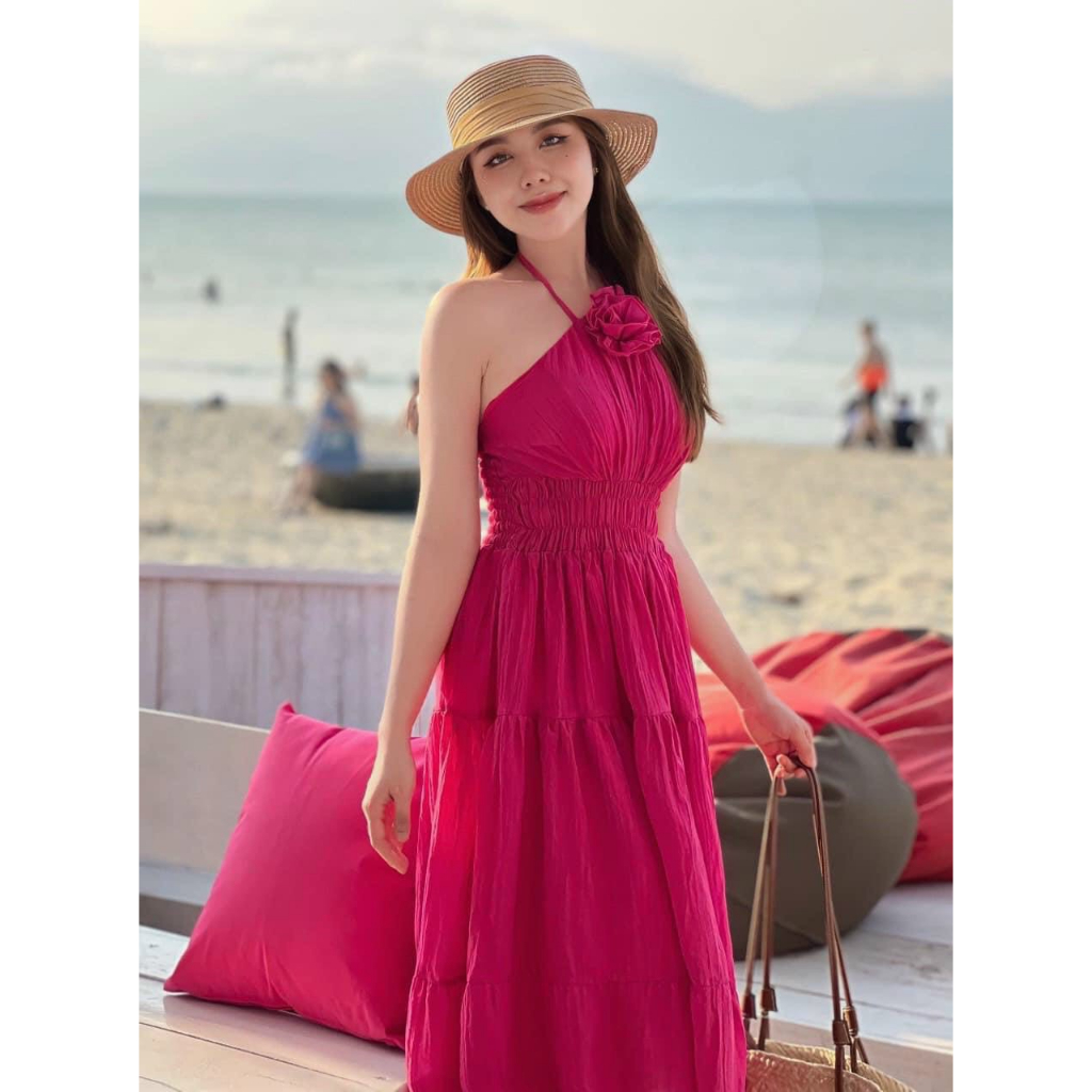 Váy maxi thiết kế cổ yếm chất chéo dày cài hoa hồng chun eo cự sang chảnh mặc đi biển du lịch cực đỉnh lên hình xịn xò