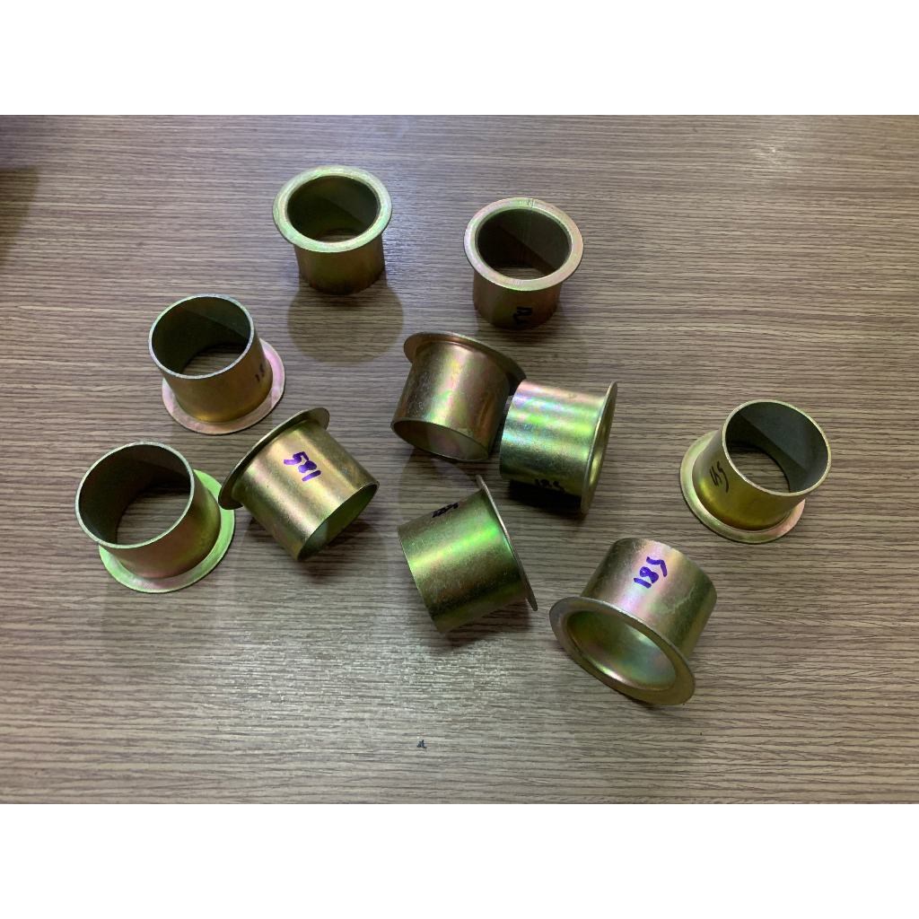 Bạc sắt lót cao su ắc nhíp xe tải Hyundai, Isuzu, Kia tải,... kích thước 37x40x43  như hình đo