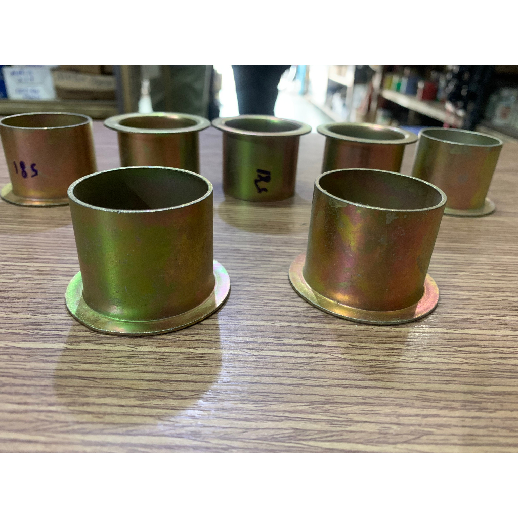 Bạc sắt lót cao su ắc nhíp xe tải Hyundai, Isuzu, Kia tải,... kích thước 37x40x43  như hình đo