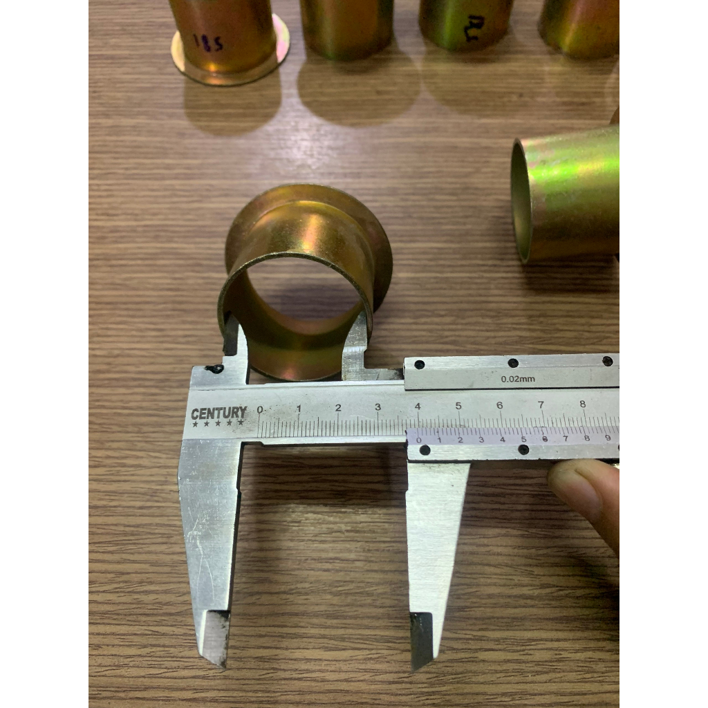 Bạc sắt lót cao su ắc nhíp xe tải Hyundai, Isuzu, Kia tải,... kích thước 37x40x43  như hình đo