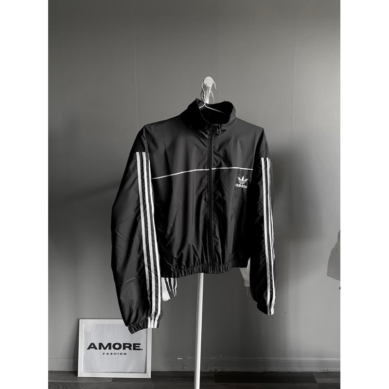 Áo Khoác gió 2 lớp dáng lửng 3 sọc AMORE | BigBuy360 - bigbuy360.vn