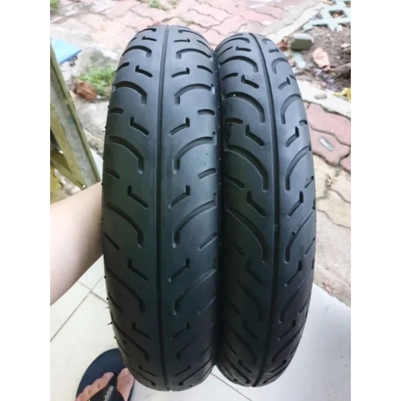 Vỏ Lốp Dunlop d451 ý. slovenia. 100/80-16 và 120/80-16. lốp tháo xe.sh ý. còn dày đẹp. gắn sh 125 .sh 150..sh ý...