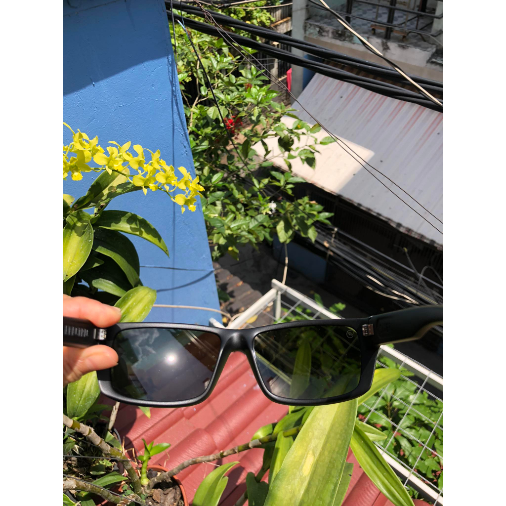 Mắt kính mát của Nam hàng si Nhật, đã qua sử dụng