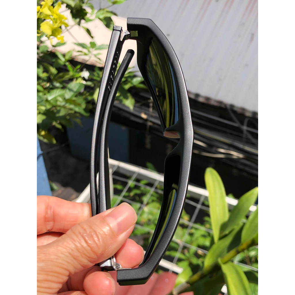 Mắt kính mát của Nam hàng si Nhật, đã qua sử dụng