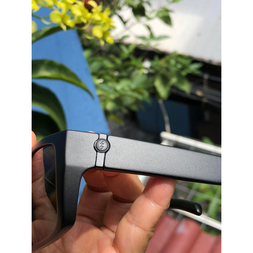 Mắt kính mát của Nam hàng si Nhật, đã qua sử dụng