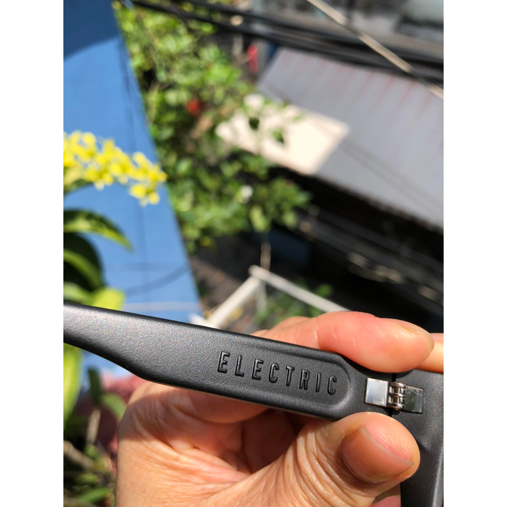 Mắt kính mát của Nam hàng si Nhật, đã qua sử dụng