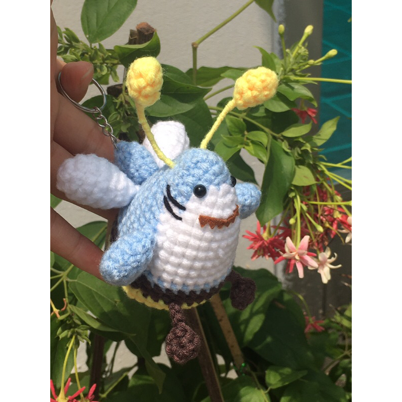 Móc khoá len handmade cá mập ong siêu cute, đáng yêu