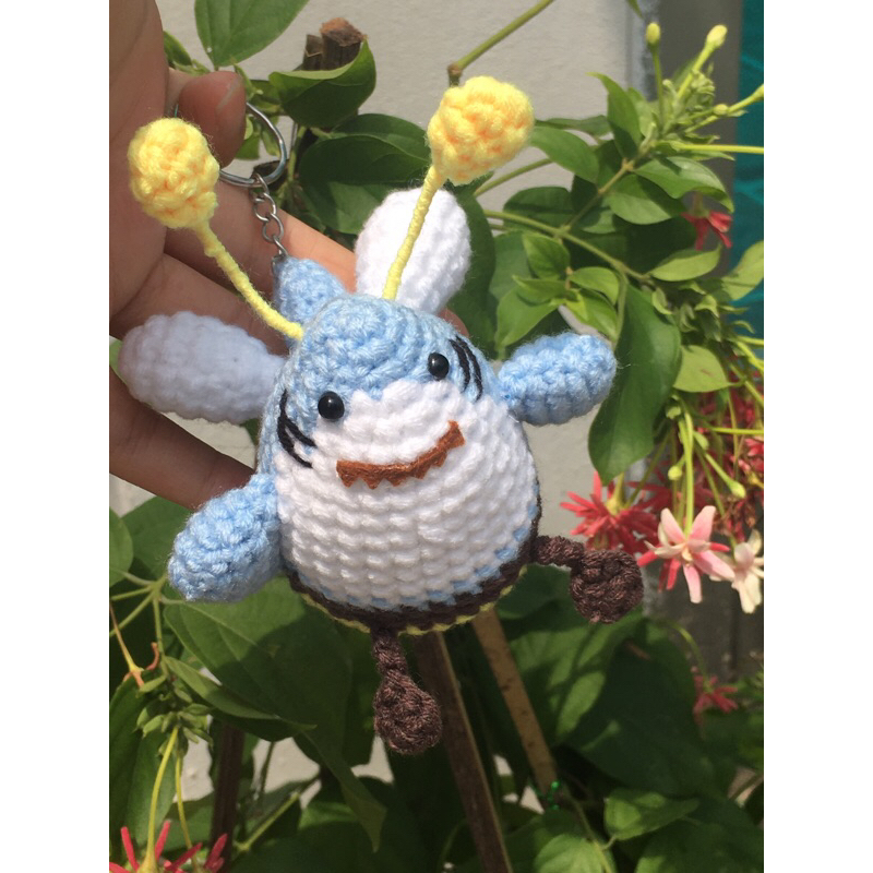 Móc khoá len handmade cá mập ong siêu cute, đáng yêu