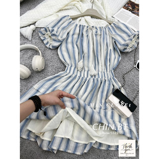 Váy kẻ trễ vai chun eo Phạm Nhi