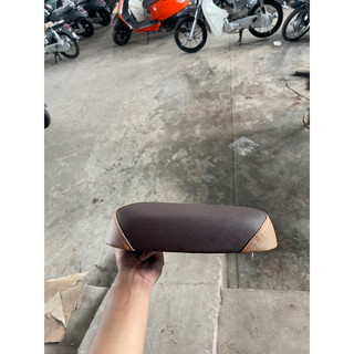 Yên sau xe cub 81, 78, 83, 86 chaly (tặng kèm ốc)