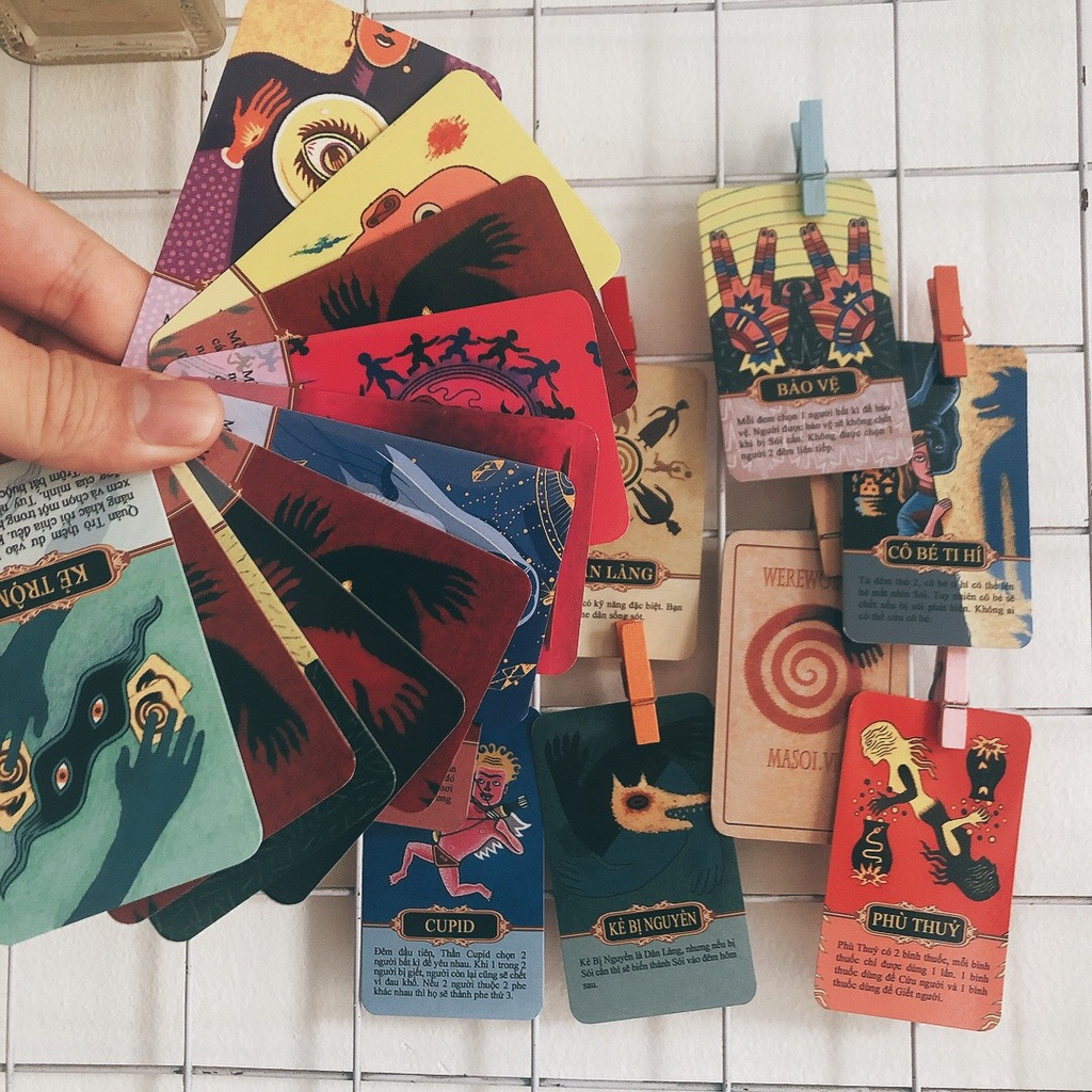 Bộ bài ma sói dành cho 7 đến 20 người chơi - Chất liệu cứng dày - gọn hàng, thích hợp mang theo bên mình