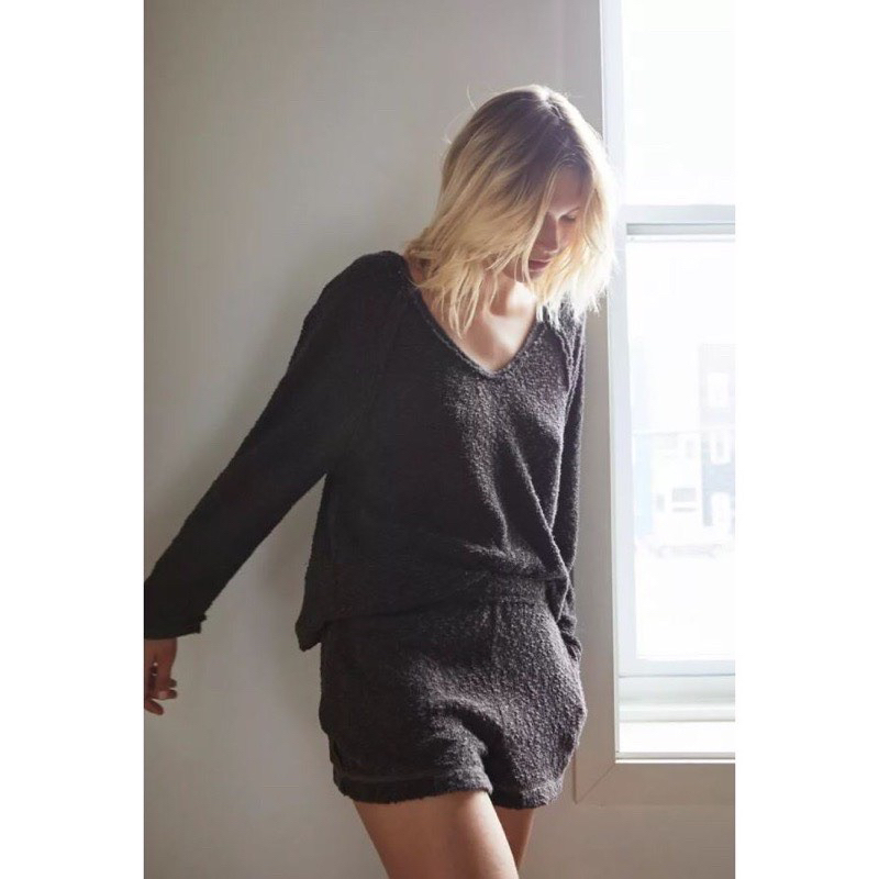 Bộ len Urban outfitters dư