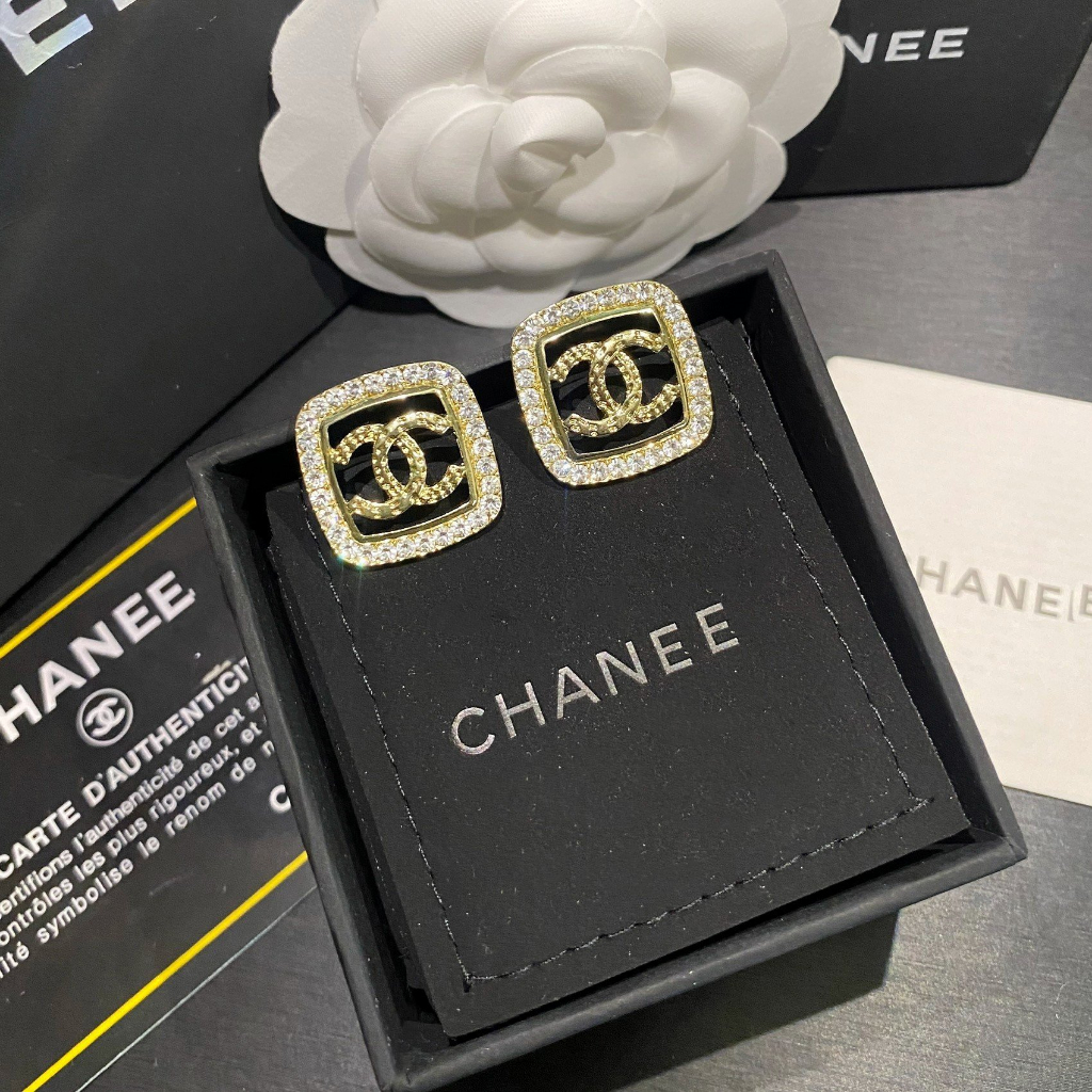 Khuyên vuông X vàng viền đá rỗng sang chảnh ECN23