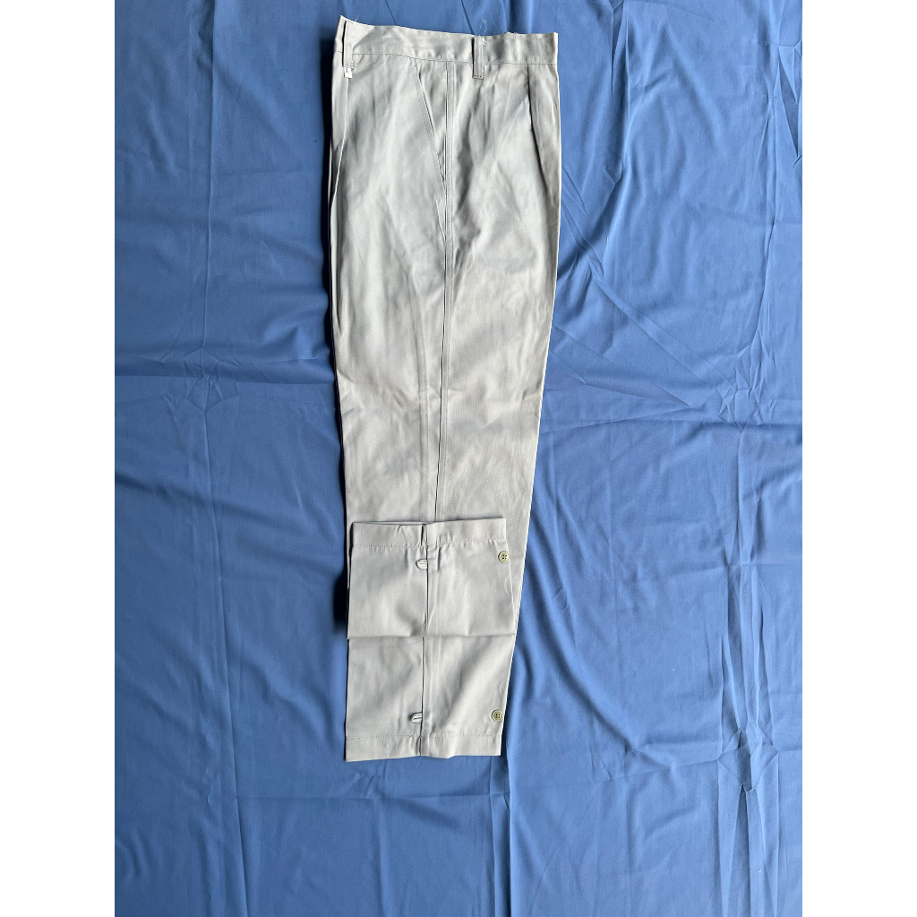 Quần lao động màu ghi sữa( còn size 60- 70kg)