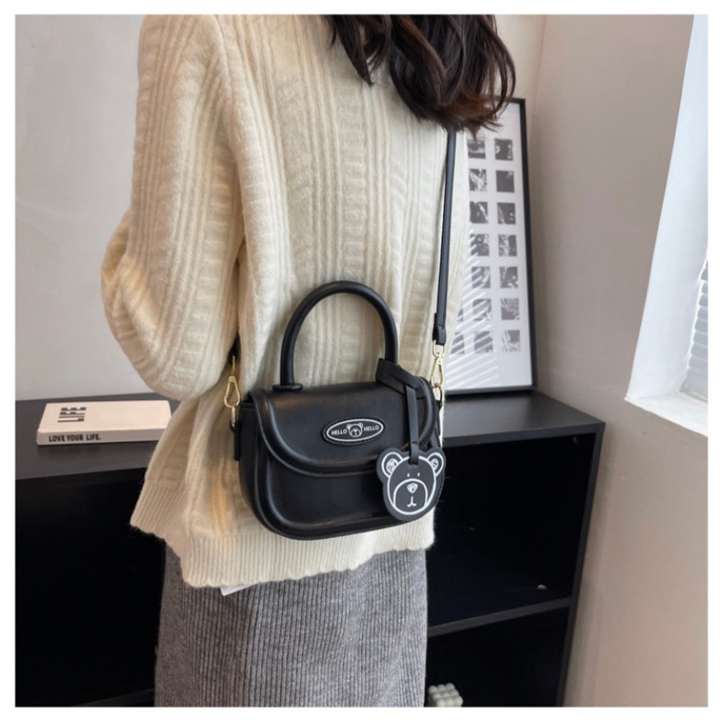 Túi Gấu nữ Aroma Fashion xách tay, đeo chéo, đeo vai kèm phụ kiện Gấu Dễ Thương (Size 19:16:6)