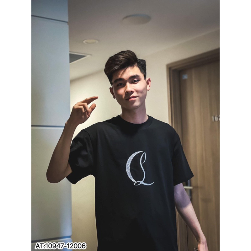 Áo phông cổ tròn nam nữ Unisex cotton in chữ Louboutin nhũ hai mặt,Áo thun louboutin chữ đính kim tuyến cotton mát