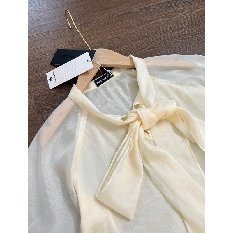 Áo sơmi tơ thắt nơ cổ