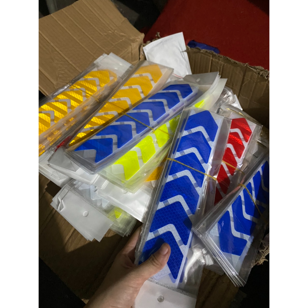 Sét 12 Miếng mũi tên phản quang đuôi xe ô tô - cảnh báo va chạm - An toàn cho xế yêu - Khải Huy Scar