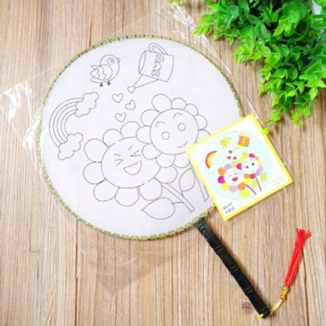 Quạt vải lụa tròn có in hình 24 cm cho bé tô màu, quạt tròn