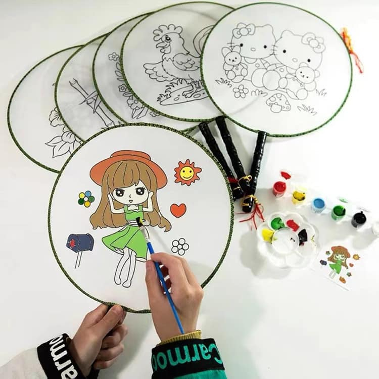 Quạt vải lụa tròn có in hình 24 cm cho bé tô màu, quạt tròn