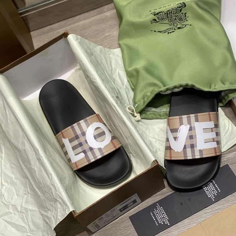 Dép Burberry Love Vintage Check Slides Nâu Dép Lê Nam Nữ Quai Ngang BBR Cao Su Đúc Quai Ngang Kẻ Sọc Caro Êm Chân | BigBuy360 - bigbuy360.vn