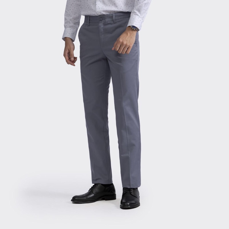 Quần kaki aristino màu xám regular fit AKKR06