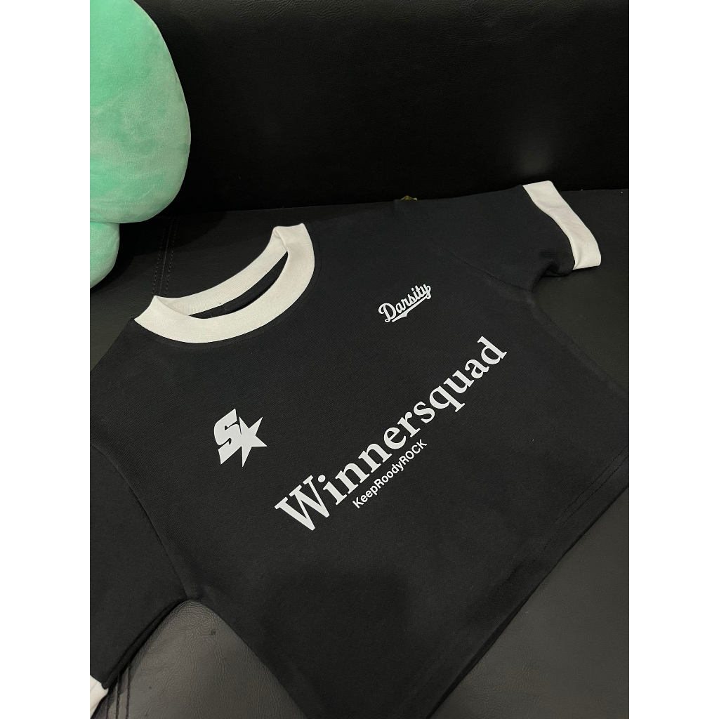 Áo Croptop Đen Phối trắng Winner A42