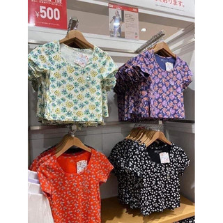 Áo phông croptop Uniqlo