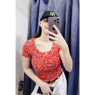Áo phông croptop Uniqlo