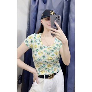 Áo phông croptop Uniqlo
