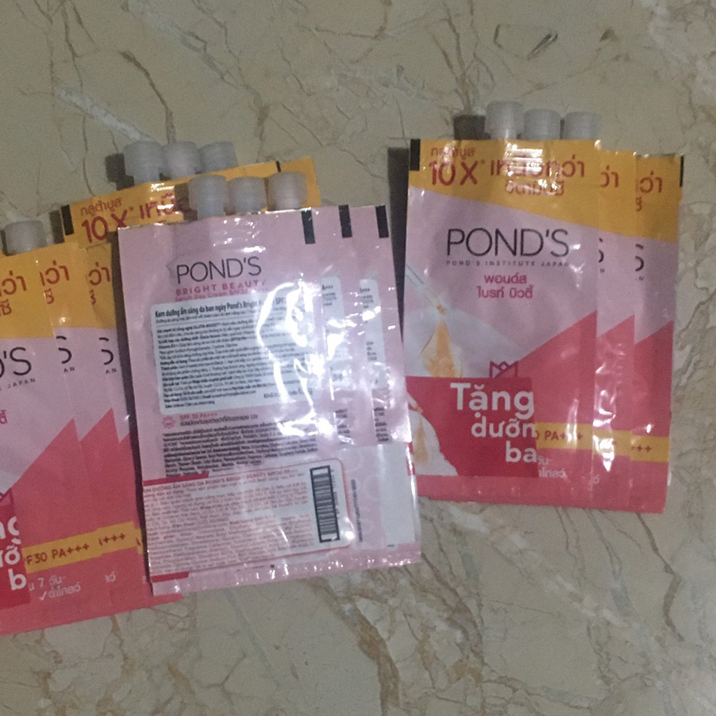 5 Gói kem dưỡng ẩm sáng da ban ngày Pond's Bright Beauty SPF30PA++- Hàng tặng 6.5g