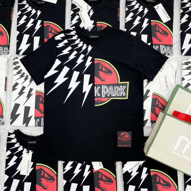 Áo phông nam nữ cổ tròn in hình tia sét Neil Barrett nửa vòng tròn khủng long đen đỏ rẻ đẹp