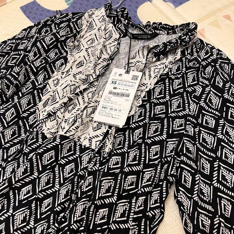 Váy babydoll in hoạ tiết đen trắng