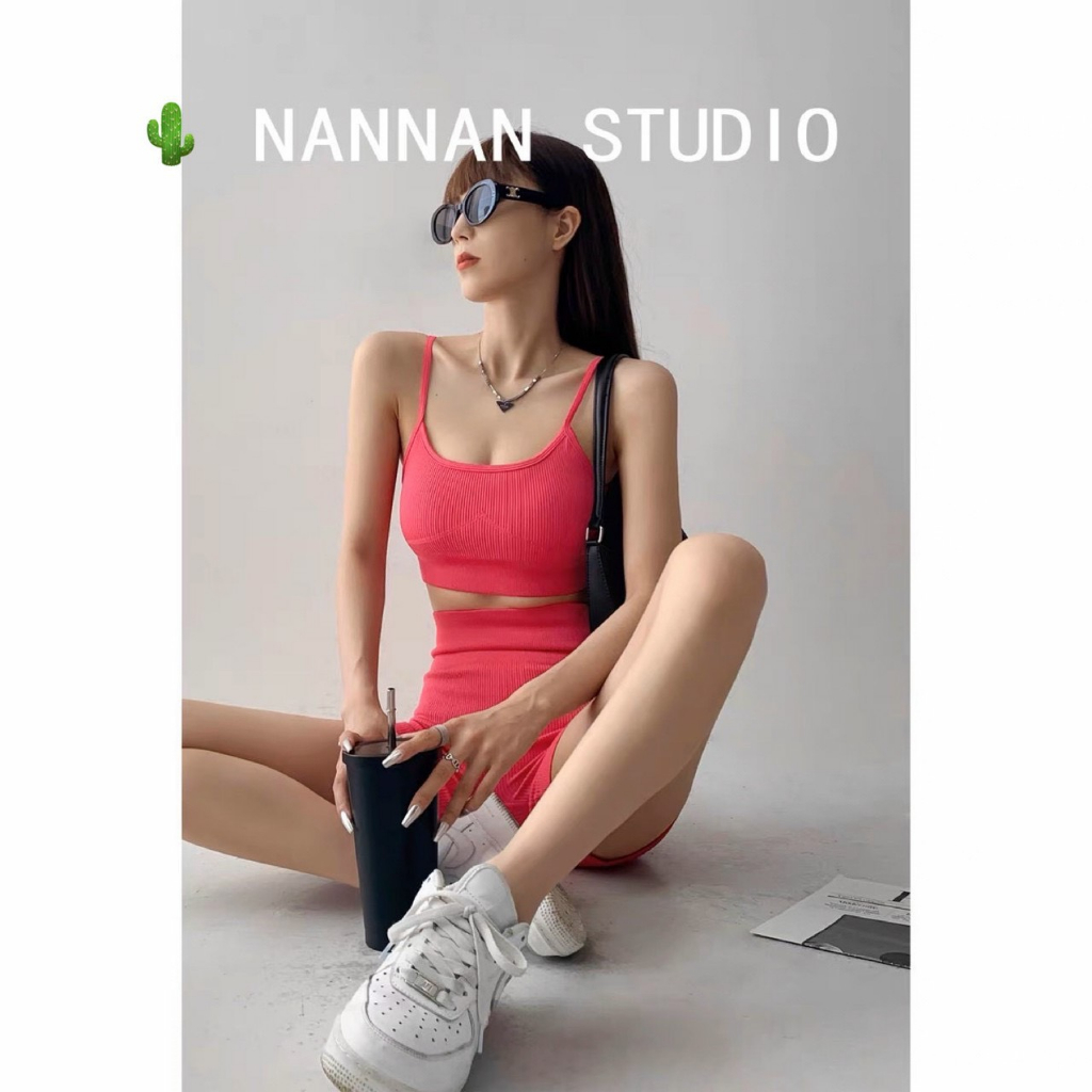 Sét bộ áo 2 dây croptop phối quần đùi body trơn thích hợp thể thao , chất thun gân mềm mát
