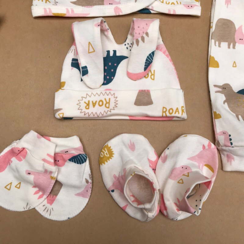 Bộ mũ bao tay bao chân sơ sinh thiết kế - giao ngẫu nhiên theo giới tính bé
