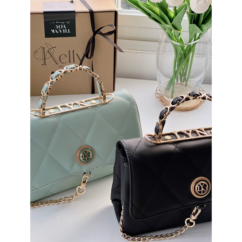 L Y MN quai xách thanh lịch