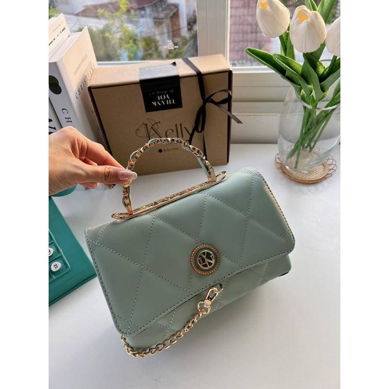 L Y MN quai xách thanh lịch