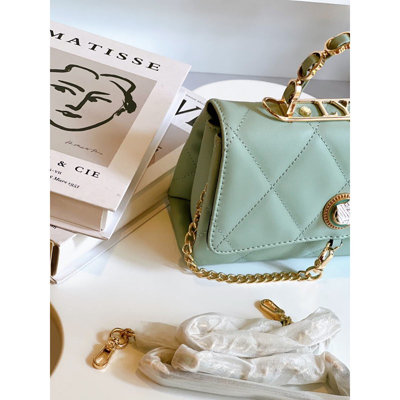 L Y MN quai xách thanh lịch