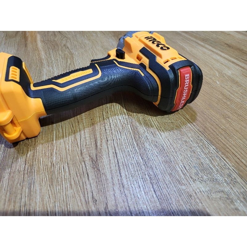 Máy xiết bulong 1/2 INGCO CIWLI2023 300Nm dùng pin 20V Share
