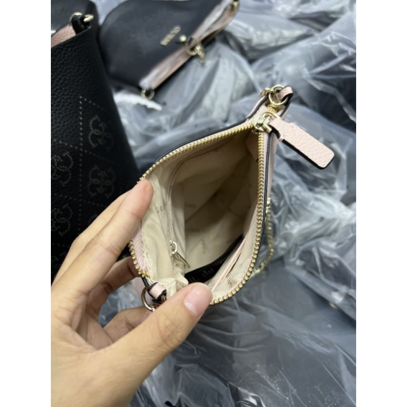 SET TÚI GUESS AMARA BUCKET BAG LASER 2 trong 1