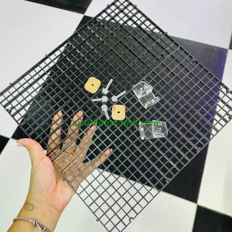 Bát mica kẹp lưới che hồ cá
