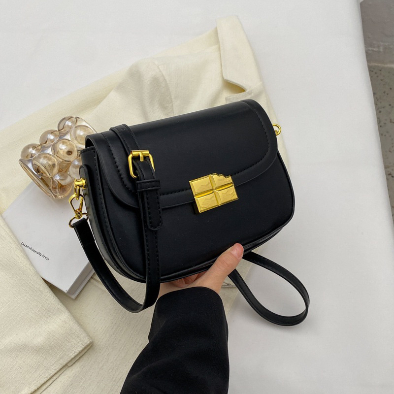 Túi đeo chéo khoá mặt vỡ da trơn có dây cầm tay mẫu mới