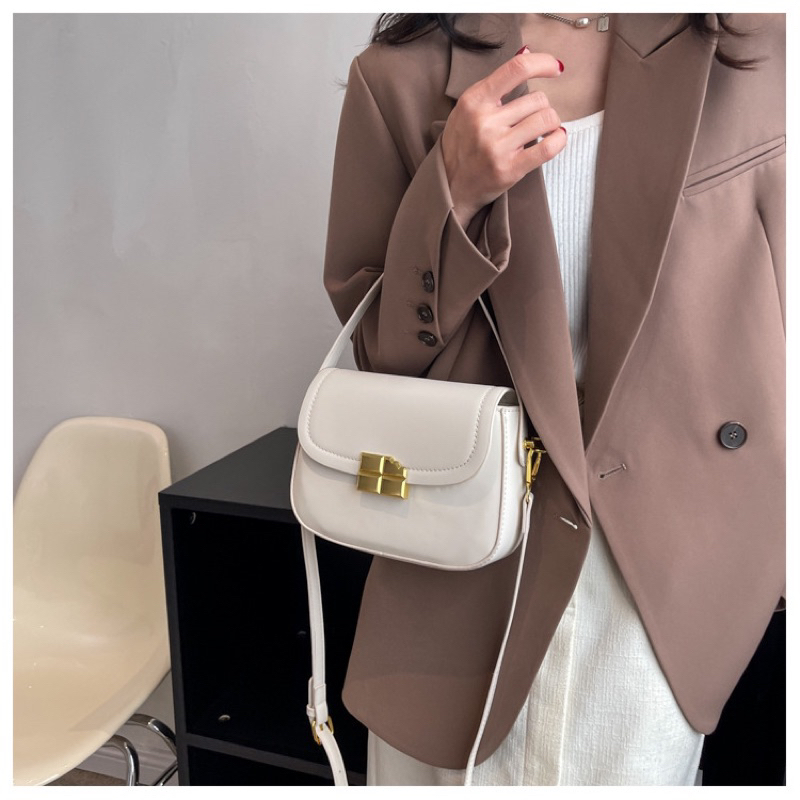 Túi đeo chéo khoá mặt vỡ da trơn có dây cầm tay mẫu mới