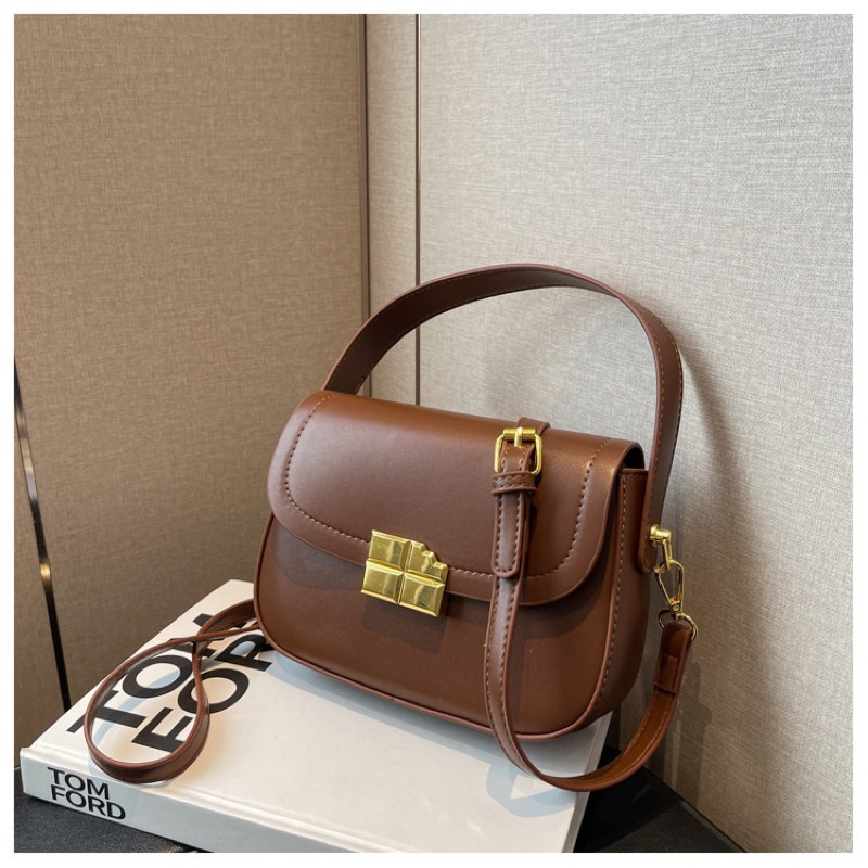 Túi đeo chéo khoá mặt vỡ da trơn có dây cầm tay mẫu mới