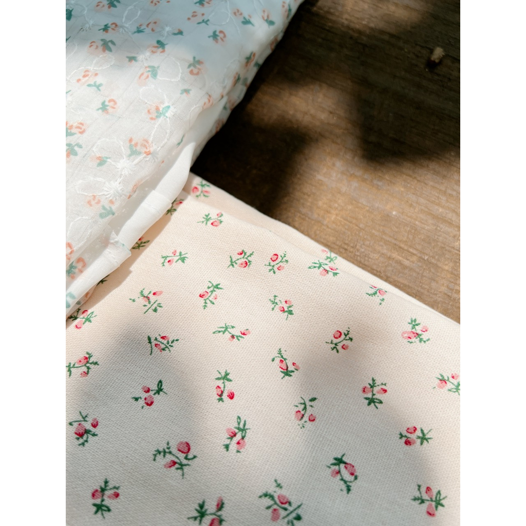 Áo sơ mi nữ hoa nhí be ngắn tay mix chân váy đai eo dập li thiết kế Bazzi  - ẢNH THẬT TỰ CHỤP