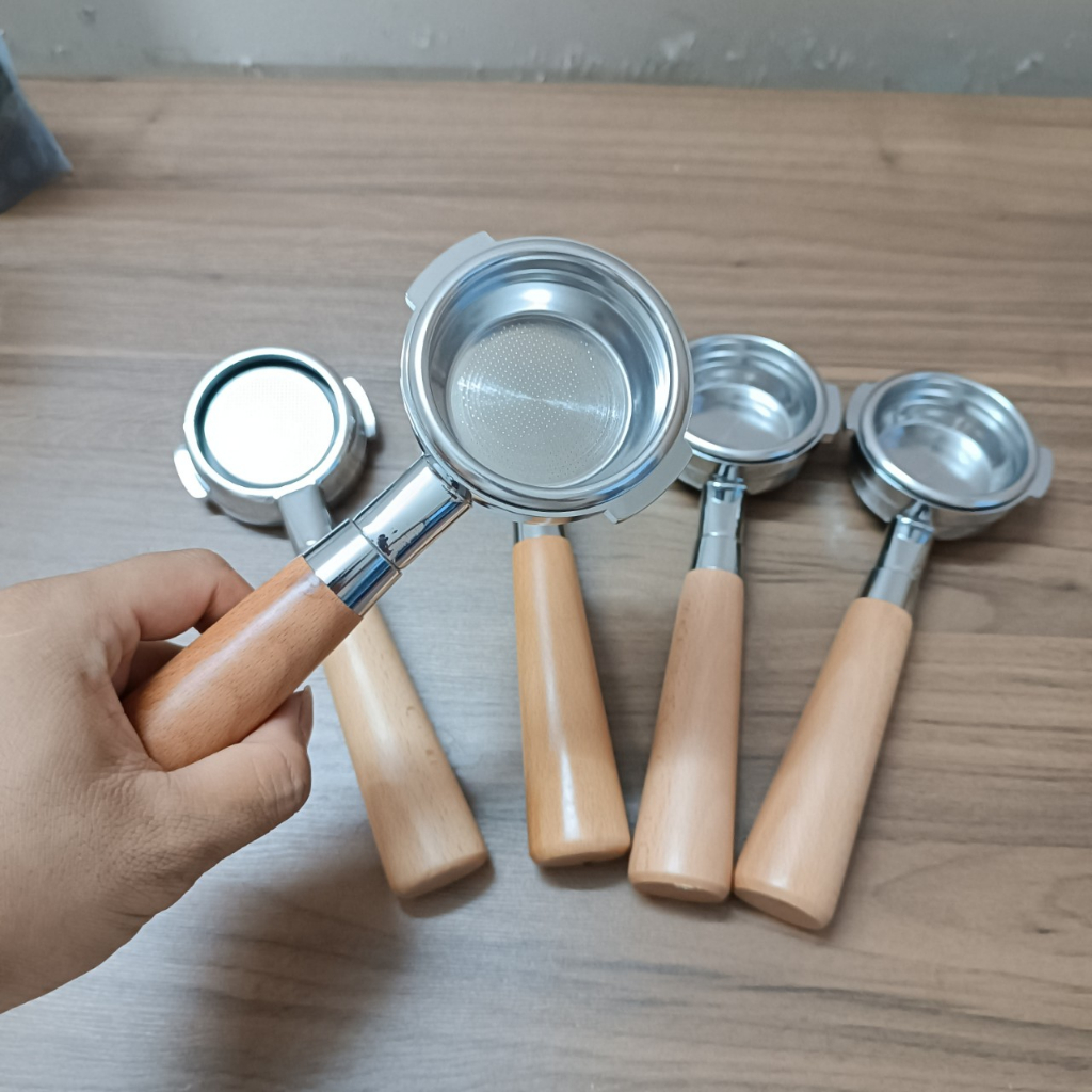 Tay pha không đáy kích thước 51mm - 58mm, tay cầm máy pha cà phê không đáy inox, cán gỗ